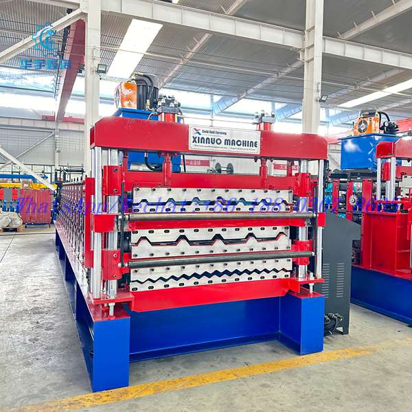 Three-layer roof panel roll forming machine