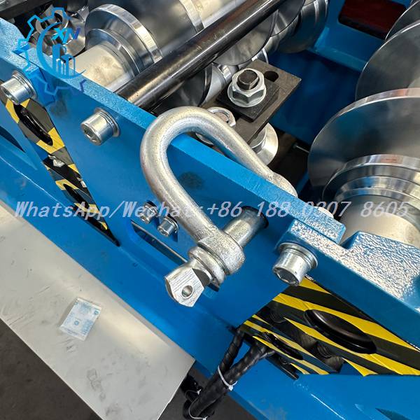 standing seam roofing machine side mounted lifting hook