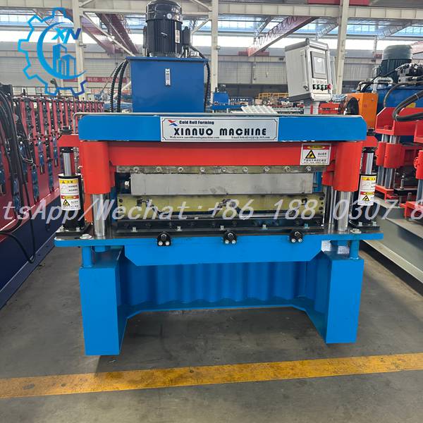 machine profileuse toiture joint debout vue complète
