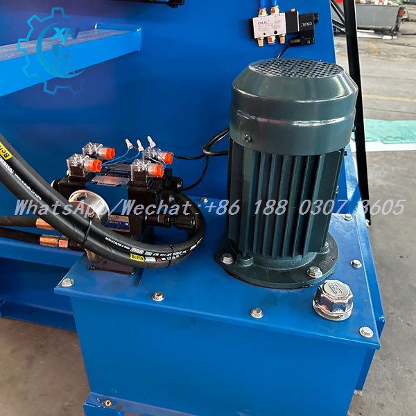Hydraulic uncoiler machine oil tank