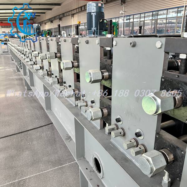 Solar bracket roll forming machine line with multiple forming stations