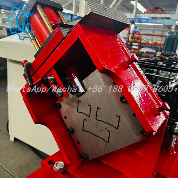 Hydraulic punching die assembly of stud and track machine