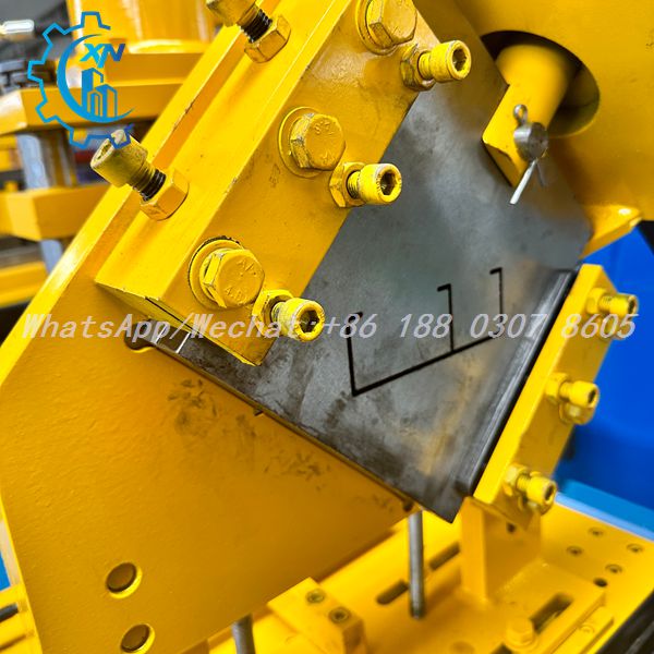 Punching die station of stud roll forming machine