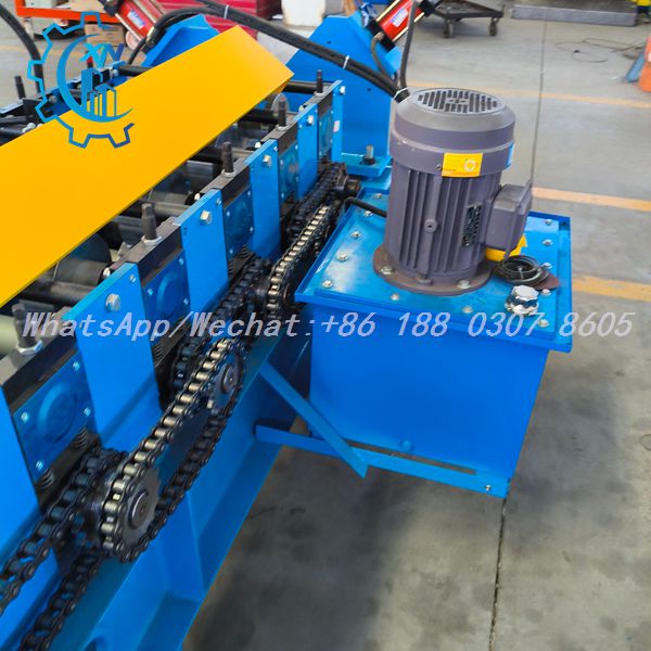 Motor and hydraulic tank on metal stud roll forming machine