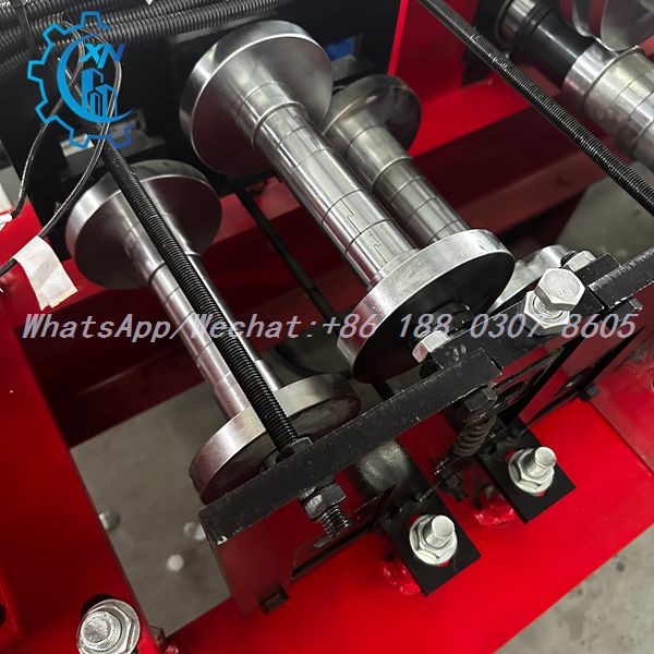 Roller and shaft assembly with 8.8 bolts on steel frame machine