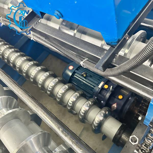 Roller shaft and chain drive inside sheet making machine
