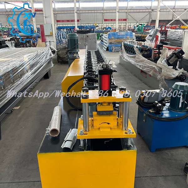 Rolling shutter machine with hydraulic cutting unit