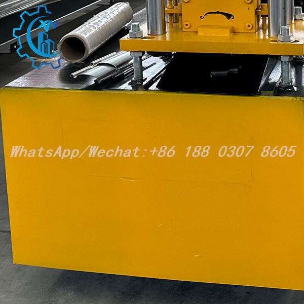Rolling shutter machine with forming die and finished slats