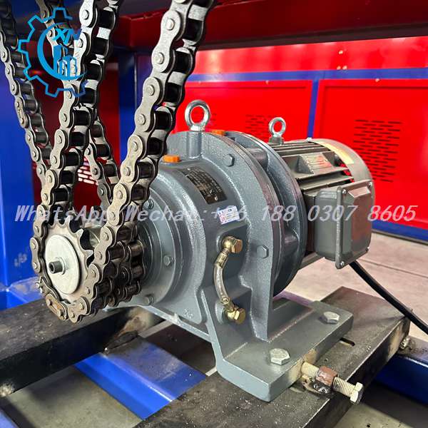 Motor and gearbox drive of shutter making machine with oil gauge