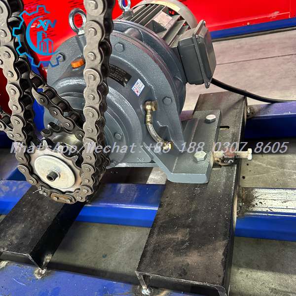 Motor gearbox drive with double chain on shutter rolling machine