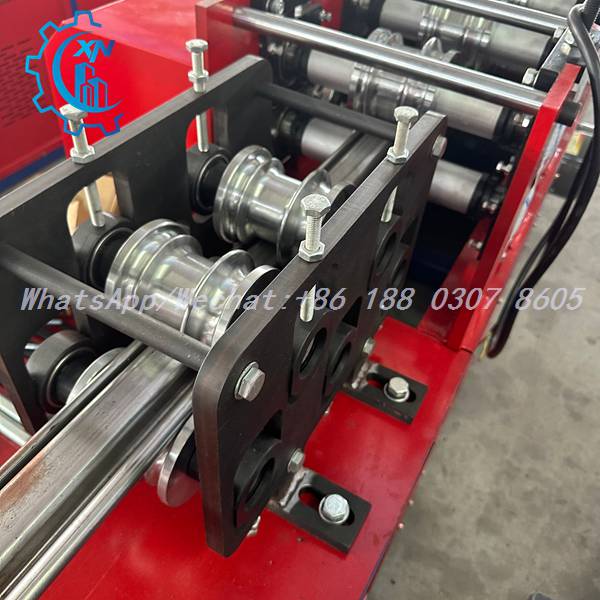 Forming stations with tension bolts on shutter rolling machine