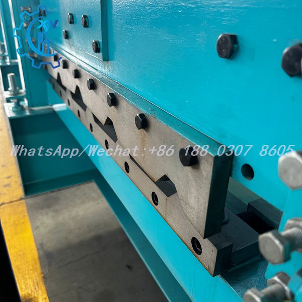 Hydraulic shear die matching IBR 686 profile on IBR machine