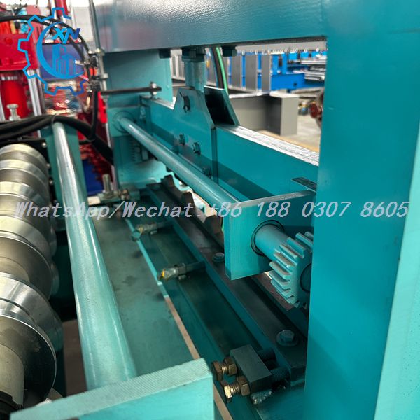 Discharge end with hydraulic shear and pump station on IBR machine
