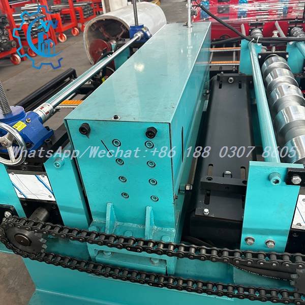 Rear drive section with handwheel on IBR roll forming machine