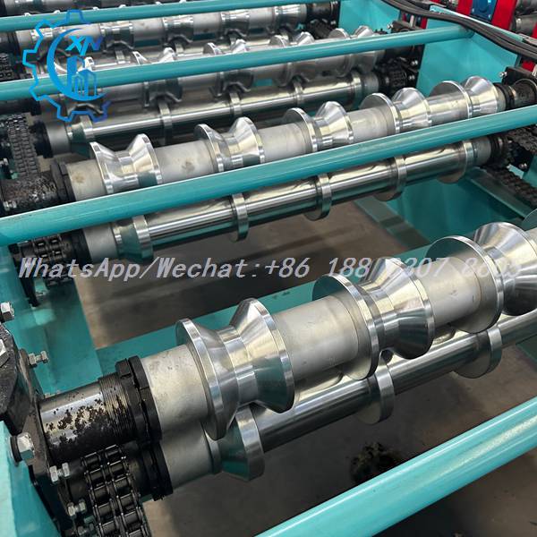 Internal hourglass rollers forming IBR profile on IBR roll forming machine