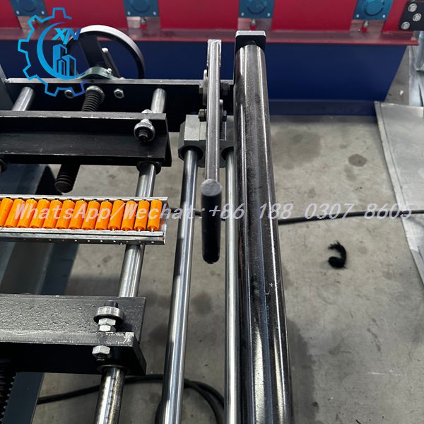 Roller conveyor with handwheel on capping roll forming machine