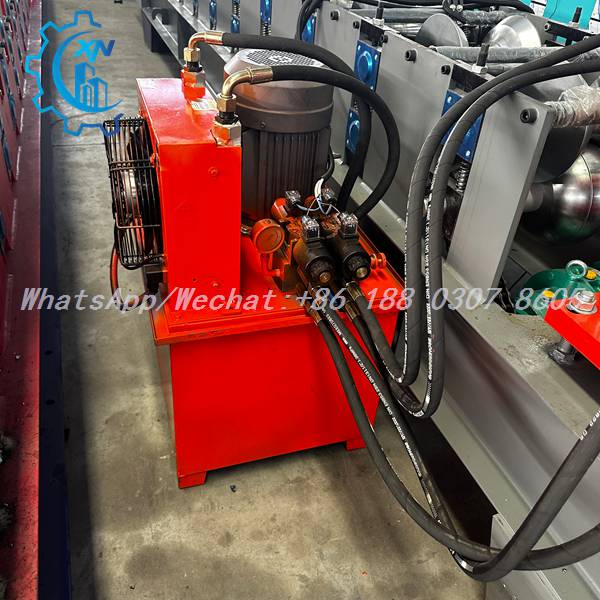 Hydraulic power unit with pressure rated hoses on ridge cap machine