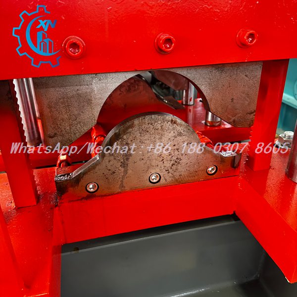 Arch shaped cutting die with collection trough on ridge cap machine