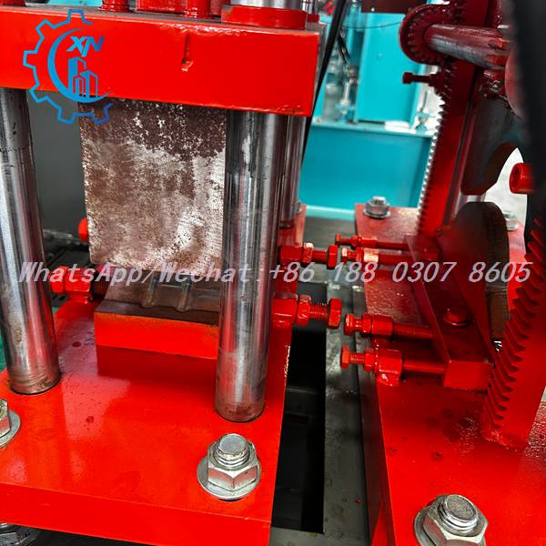 Four pillar press with gear rack on ridge cap machine