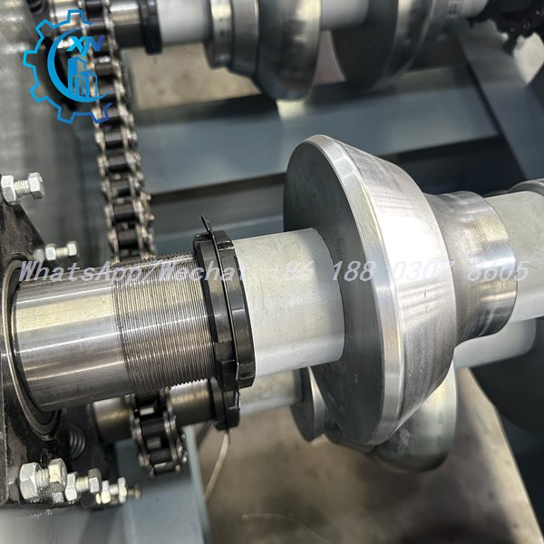 Bell shaped rollers with locknut and chains on ridge cap machine