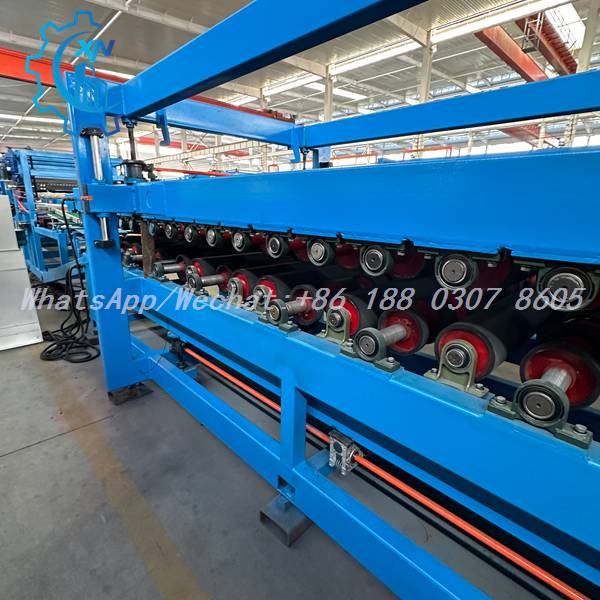Forming rollers with pillow block bearings on sandwich production line