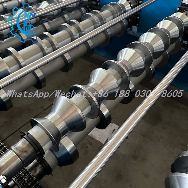 Hourglass rollers and chains on roof sheet roll forming machine