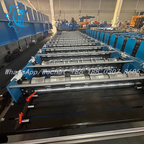 Entry guides and drive chains on roofing sheet manufacturing machine