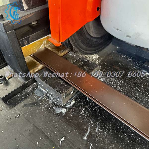 Flying saw cutting shutter slat on PU foam rolling shutter machine