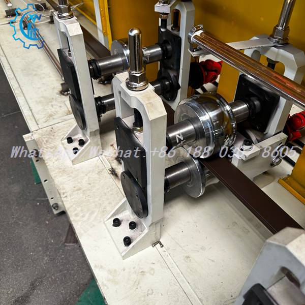 Chrome rollers forming slat profile on roller shutter door machine