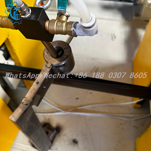 Lubrication manifold on PU rolling shutter door roll forming machine