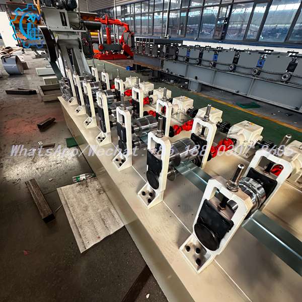 Forming rollers and gearboxes on shutter door roll forming machine