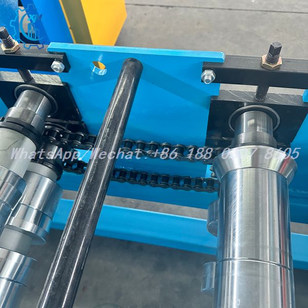 Stepped rollers and chain loop inside ridge cap machine frame