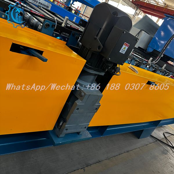 Motor and chain drive unit of the IBR machine line